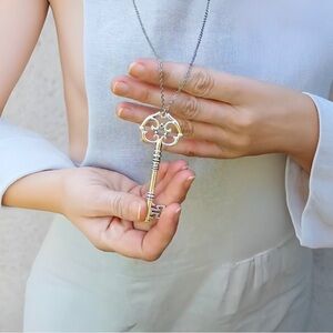 ๐ต๐๐๐๐ ๐๐๐๐ โงโหโฎ เผโง Gothic Key Pendant Necklace Whimsical Regency Emo Punk Her